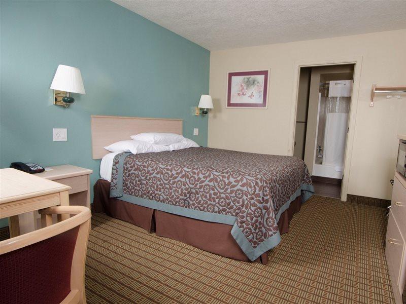 Days Inn By Wyndham Portland Central מראה חיצוני תמונה