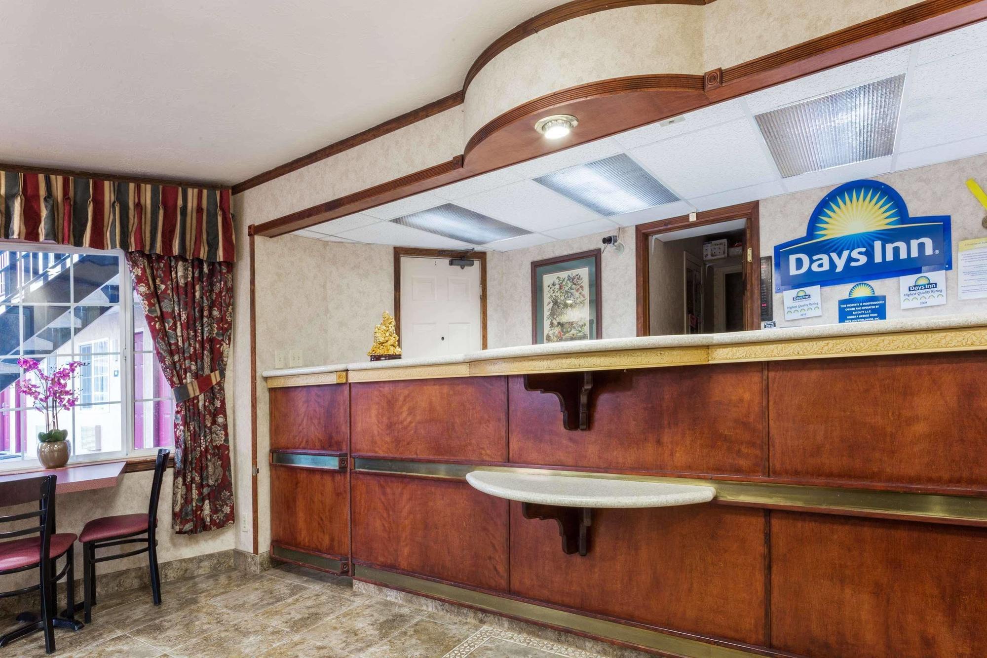 Days Inn By Wyndham Portland Central מראה חיצוני תמונה