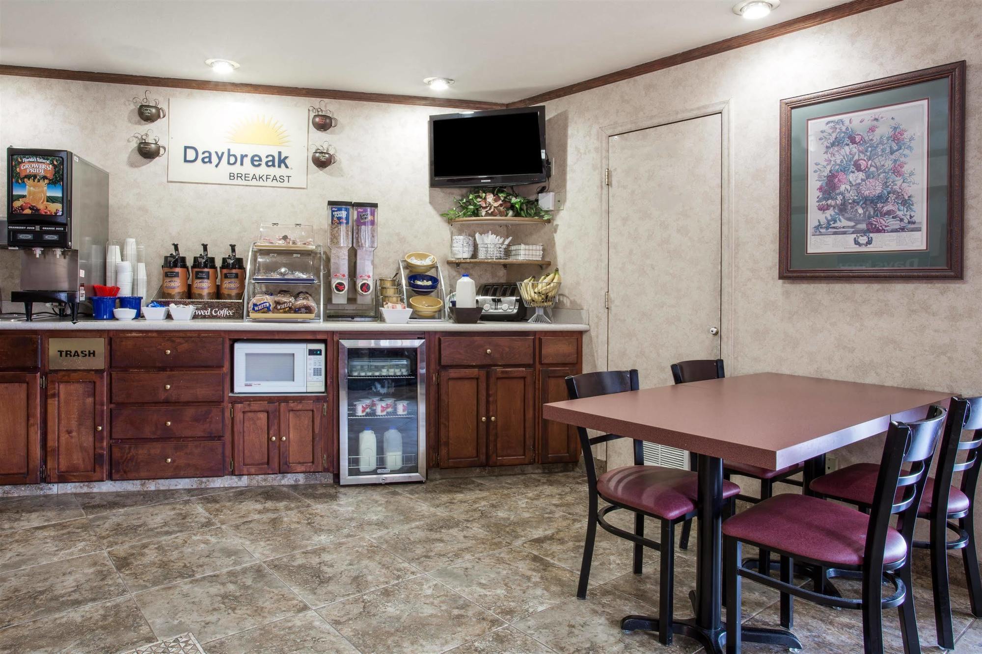 Days Inn By Wyndham Portland Central מראה חיצוני תמונה