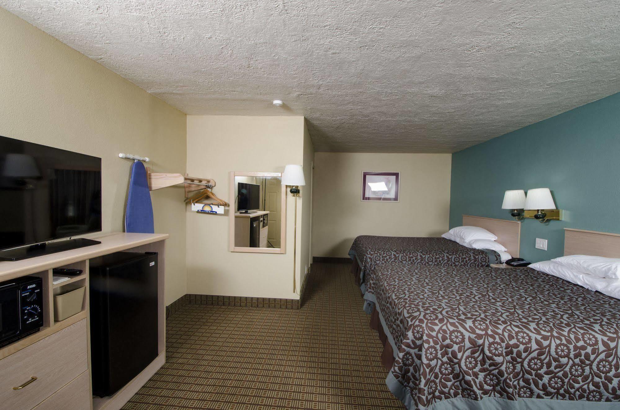 Days Inn By Wyndham Portland Central מראה חיצוני תמונה